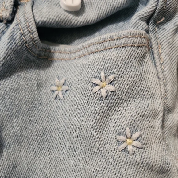 Old Navy Blue Denim Jeans with Embroidered flowers 5T - Picture 1 of 4